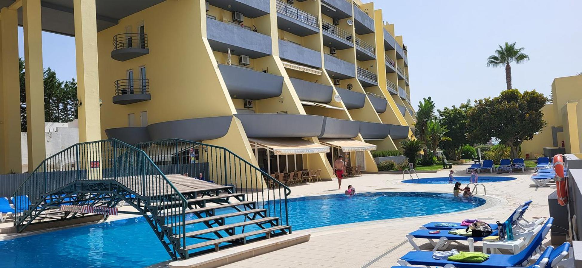 Lagos-piscine Et Mer- Do Mar Lagos